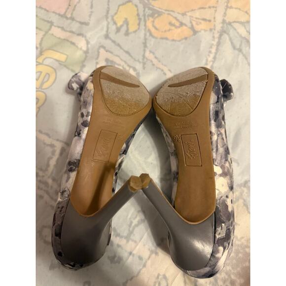 Fioni Multicolored Gray Heels - Stylish & Unique! - Picture 3 of 3